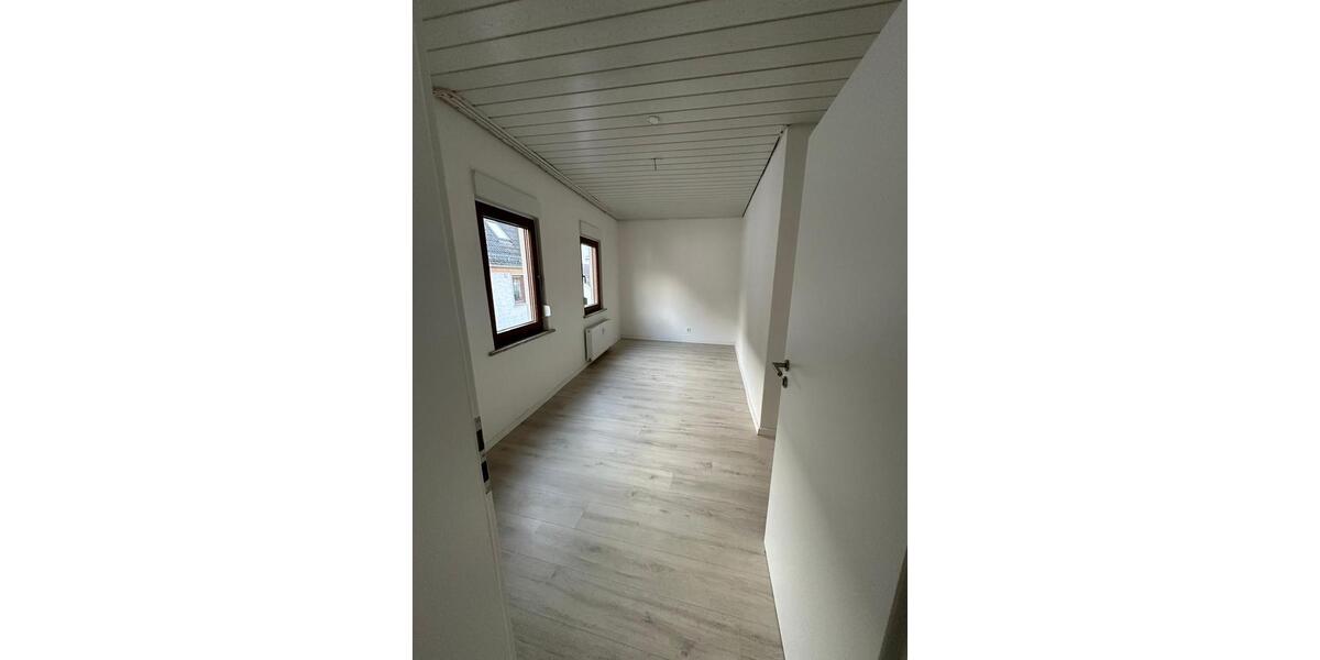 Etagenwohnung Oedheim - 5 Zimmer, 140 m&sup2;, 1.460&euro; | Angebot:27557894