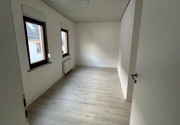 Wohnung Oedheim - 5 Zimmer, 140 m&sup2;, 1.460&euro; | Angebot:27557894
