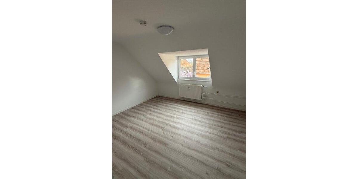 Dachgeschoßwohnung Löchgau - 4 Zimmer, 75 m&sup2;, 950&euro; | Angebot:27542674